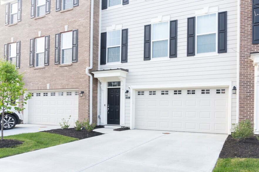 Building Photo - 7028 Sunstone Pl