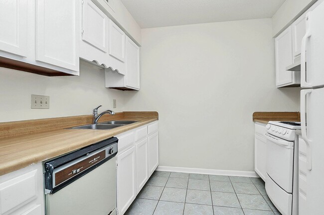 Building Photo - Rent Special on Adorable One Bedroom Condo...