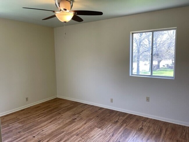 Building Photo - 507 W Kirby Ave