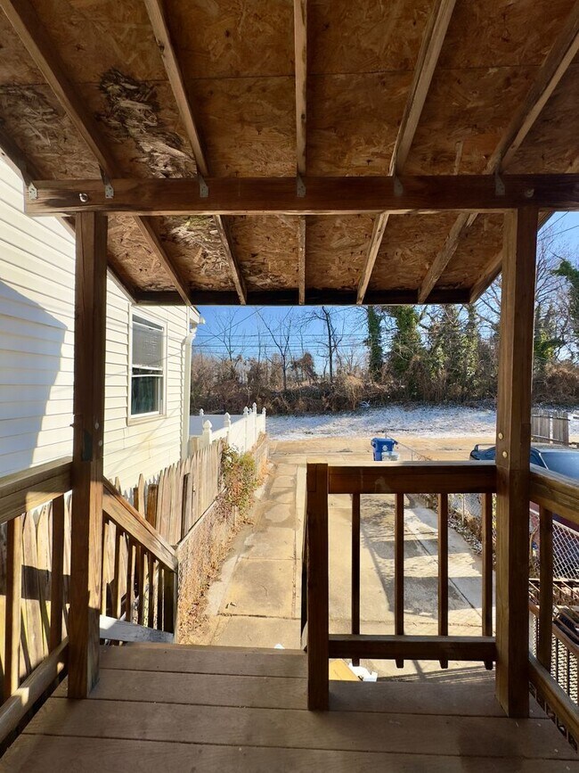 Building Photo - Charming 2 Bedroom/1 Bathroom Townhome in Medford!