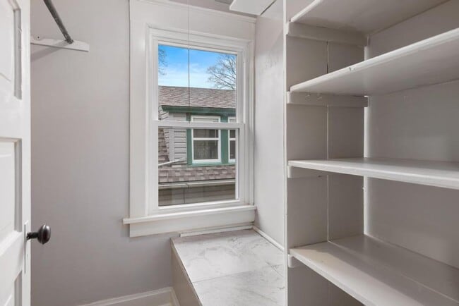 Building Photo - Charming 3-Bedroom Waldo Home with Porch Swing & Hardwood Floors