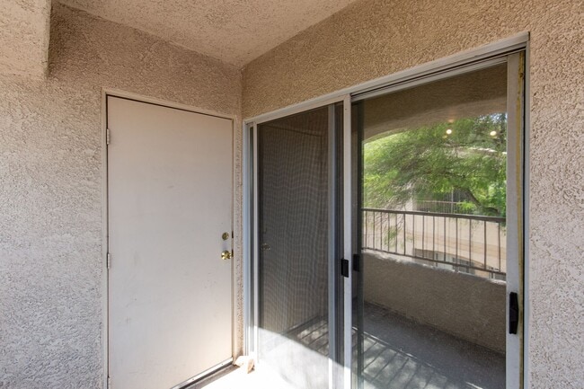 Building Photo - Upstairs 2 br unit in gated community with pool/spa/bbq area