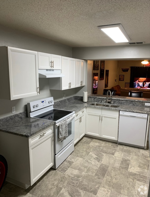 Building Photo - 7802 Hardwick Dr