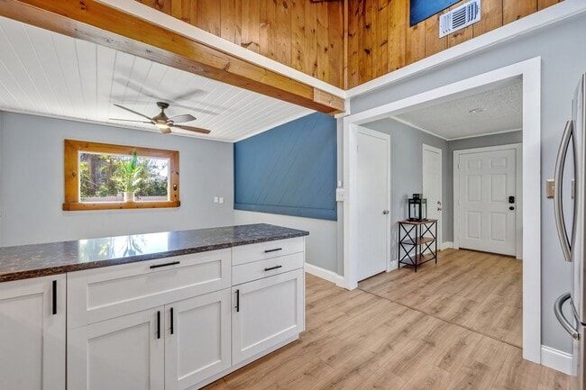 Building Photo - 525 S Crystal Lake Dr