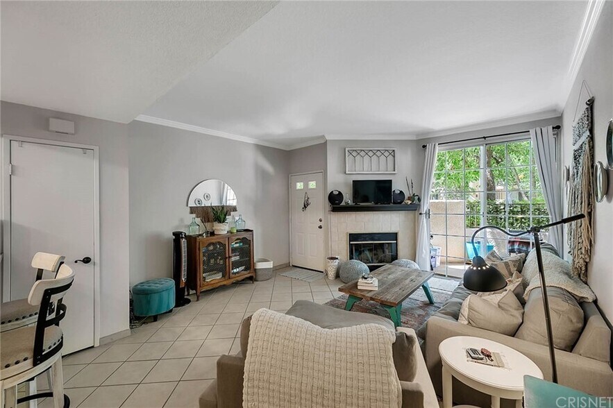 Building Photo - 24105 Del Monte Dr