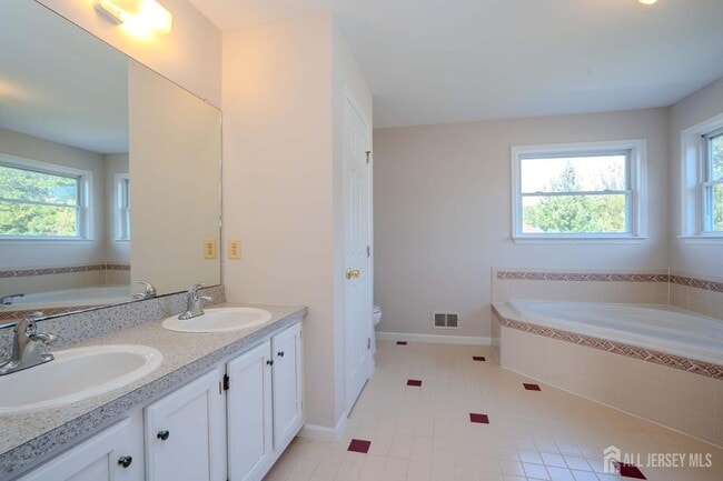 Building Photo - 27 Samantha Dr