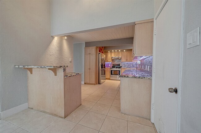 Building Photo - 6311 Crestside Dr