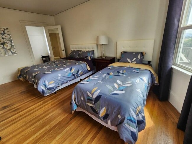 Building Photo - 2231 16th Ave