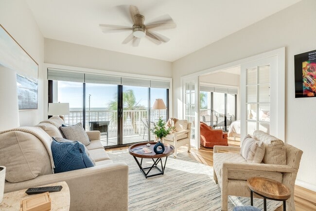 Building Photo - 7700 Seawall Blvd