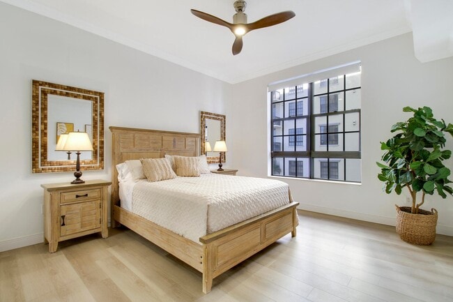 Building Photo - 801 S Olive Ave