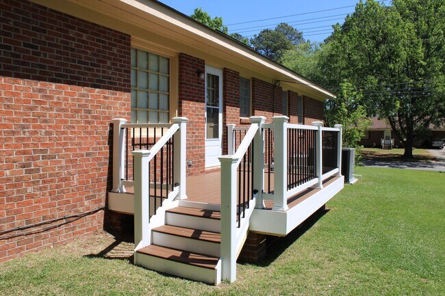 Building Photo - 2601 Bayleaf Cir SW