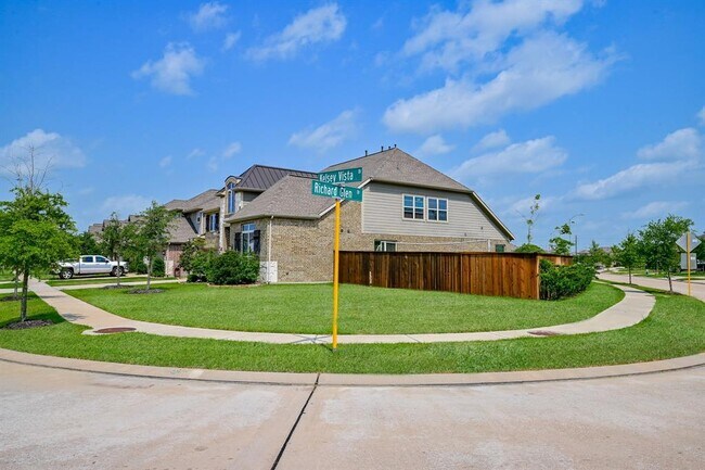 Building Photo - 14715 Kelsey Vista Dr