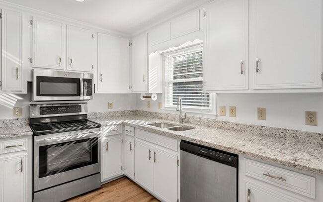 Building Photo - 3803 Derbyshire Dr