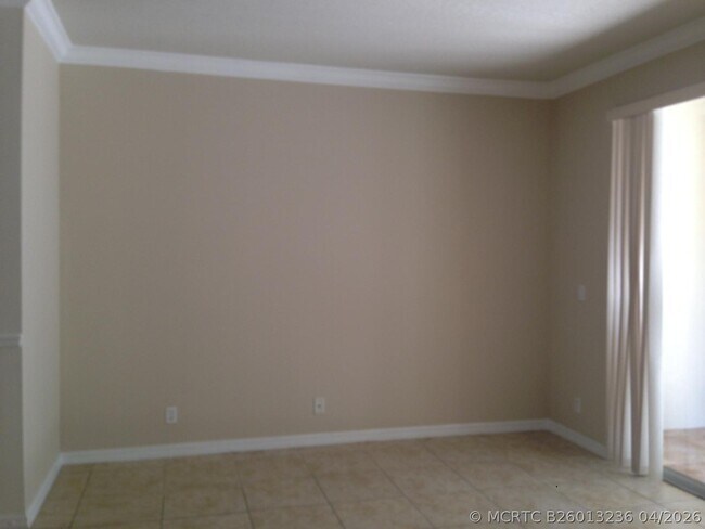 Building Photo - 9680 Lago Dr