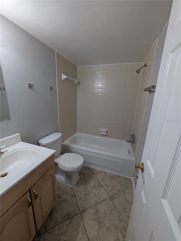 Building Photo - 5989 Village Cir S