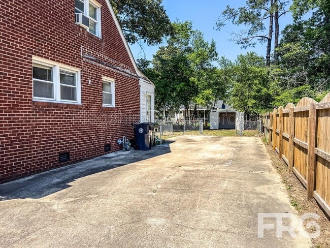 Building Photo - 1611 Rose St