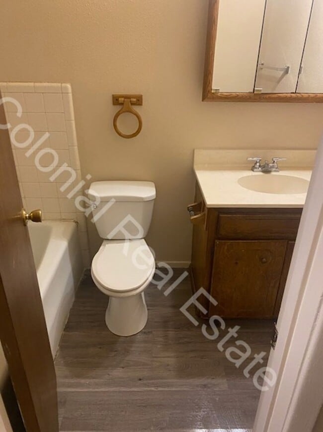 Building Photo - Cozy 3 Bedroom 2 Bath home