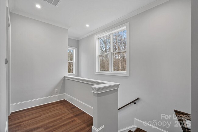Building Photo - 805 Naples Dr