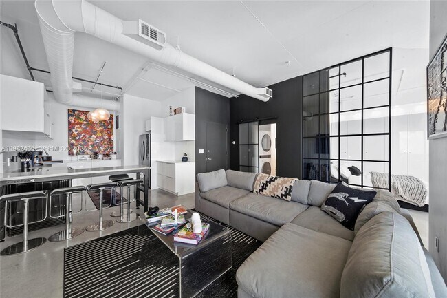 Building Photo - 10 SW South River Dr