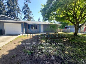 Building Photo - Highly Desired 2 bedroom duplex with garag...