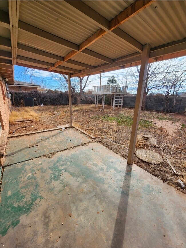 Building Photo - 3 bed 2 bath with 1 car carport