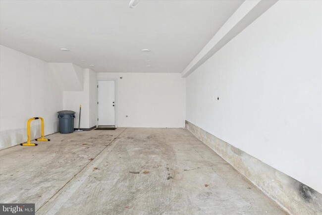 Building Photo - 23 E Durham St
