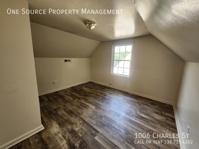 Building Photo - 1006 Charles St
