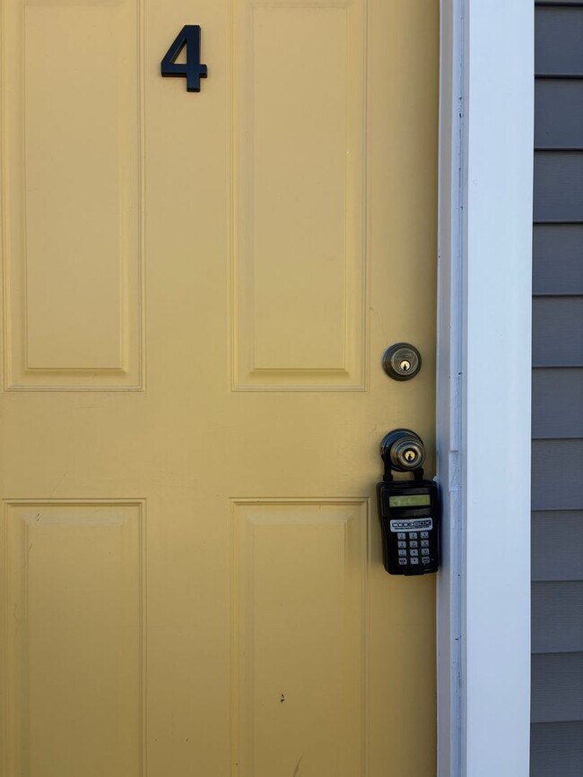 Building Photo - 4-6 Oliver Ct