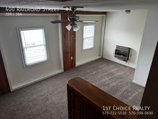 Building Photo - 400 Railroad St