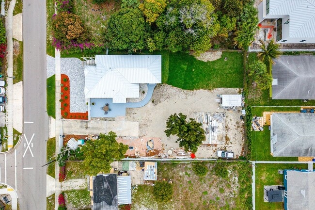 Building Photo - 202 SE 4th St