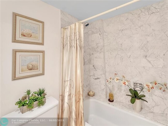Building Photo - 1150 Hillsboro Mile-