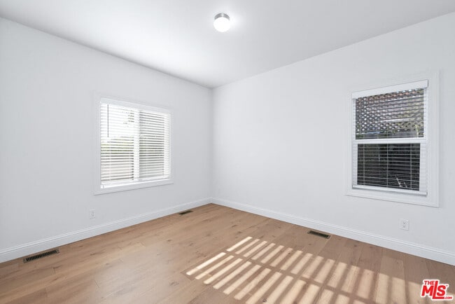 Building Photo - 3023 Prospect Ave