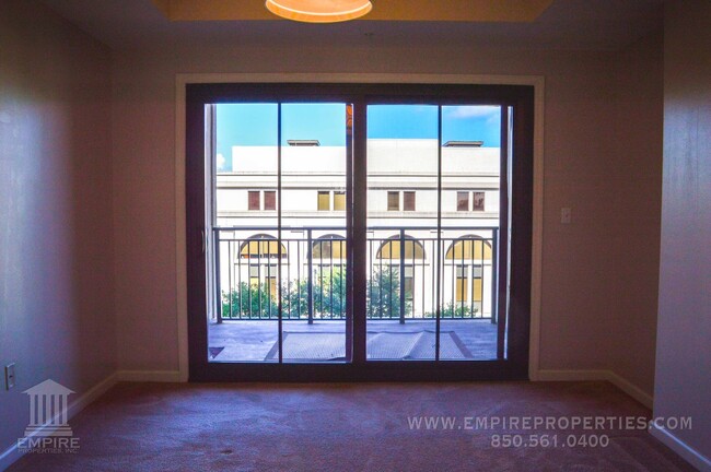 Building Photo - Downtown Condo in The Tennyson