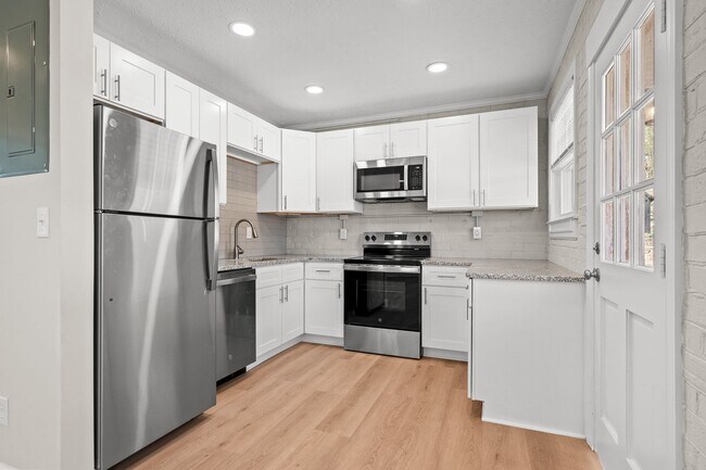 Building Photo - 5013 Oxford St