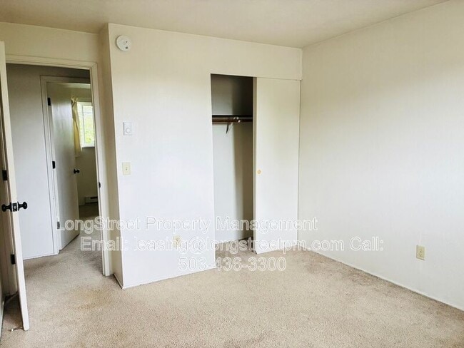 Building Photo - 933 NW Sequoia Ave