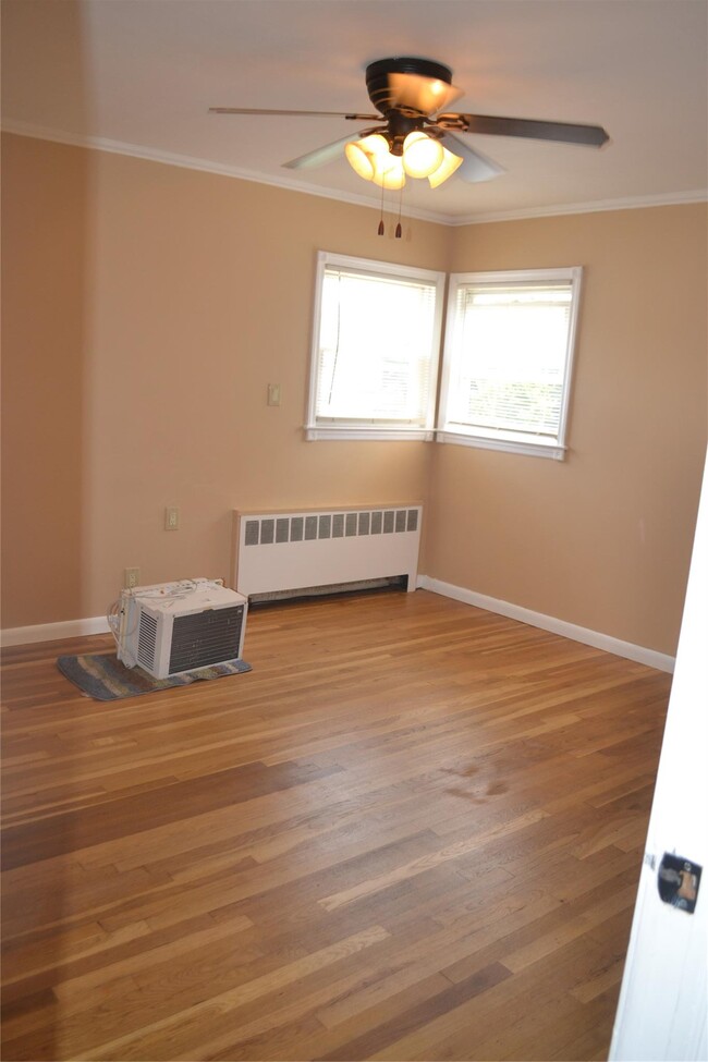 Building Photo - 16 Frank Ave
