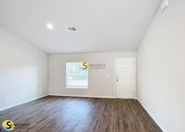 Building Photo - Your Next Home Awaits: Spacious 4-Bedroom ...