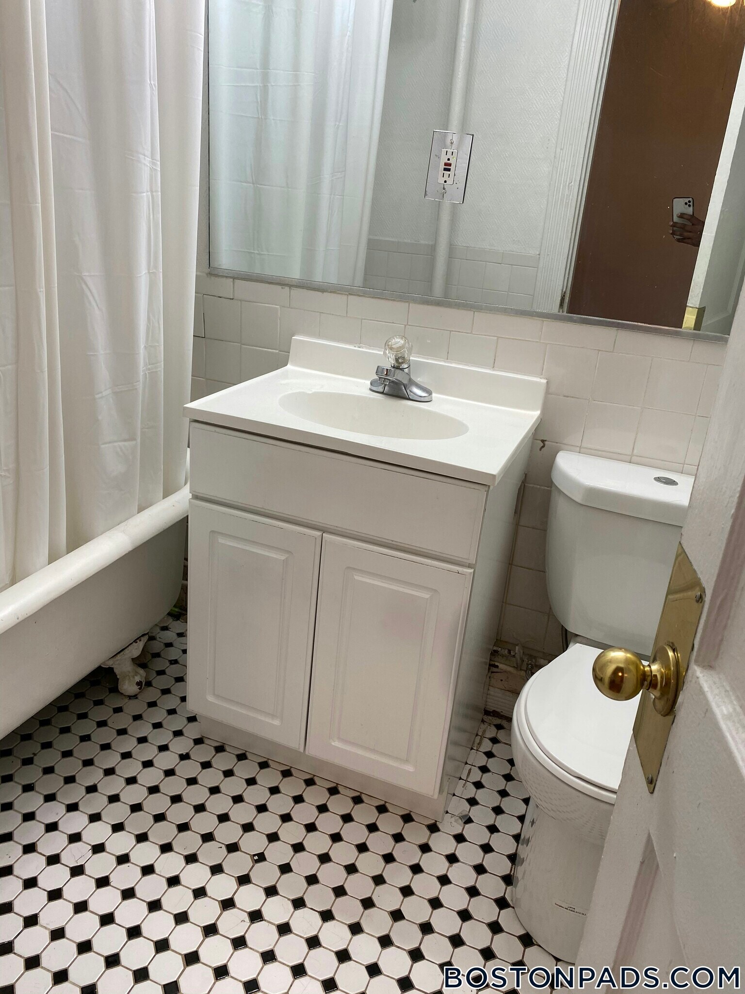 Building Photo - 64 Hemenway St