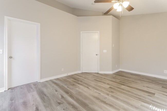 Building Photo - 2608 Hill Street Cove