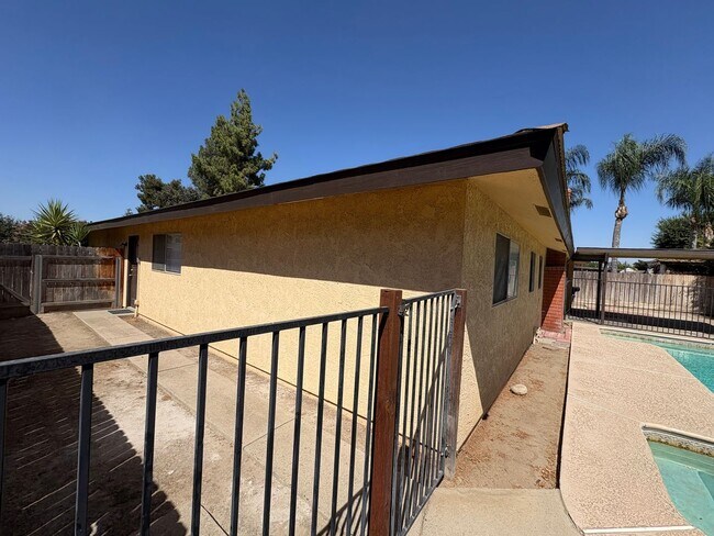 Building Photo - Old Style Charm home with pool Available Now!