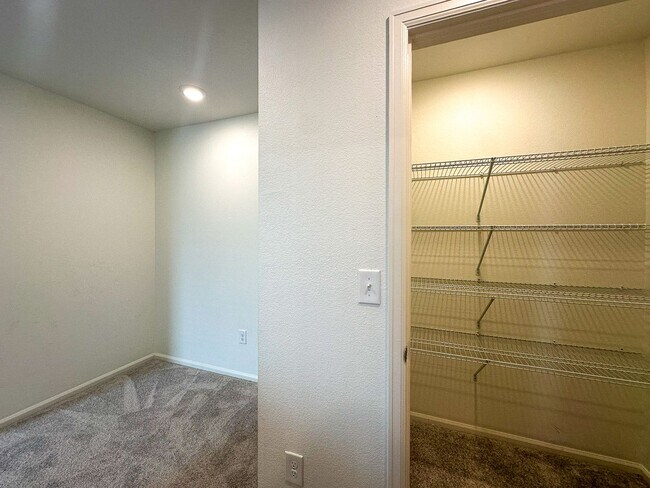 Building Photo - Painted Prairie 3bd 2.5ba paired house by DIA!