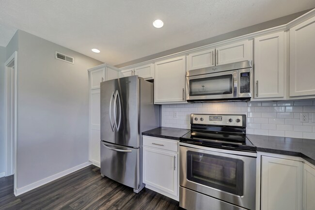 Building Photo - 7339 Yankee Woods Dr