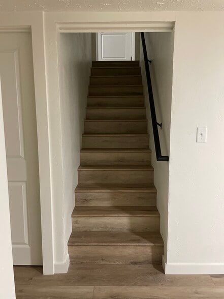 Building Photo - 345 Center St W