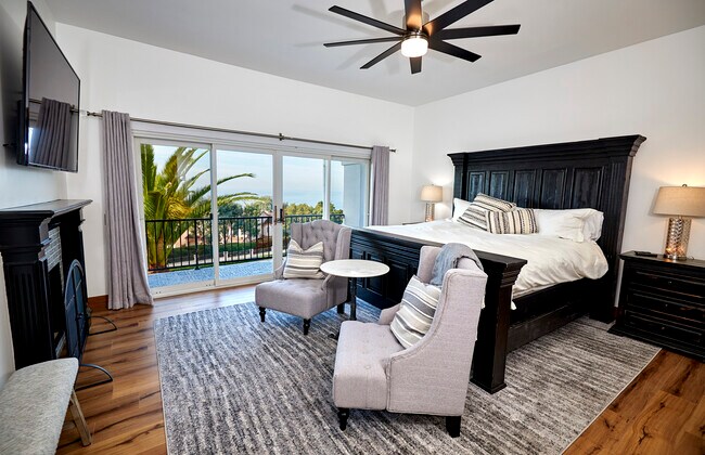 Building Photo - 7080 Via del Mar