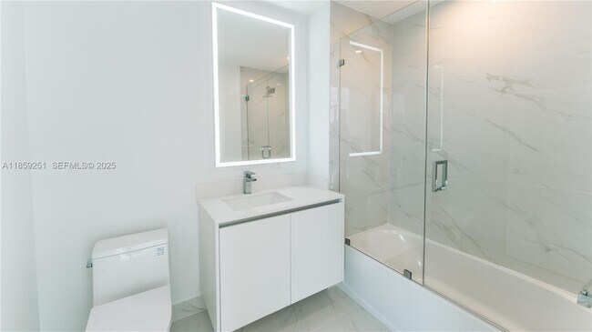 Building Photo - 700 NE 24th St