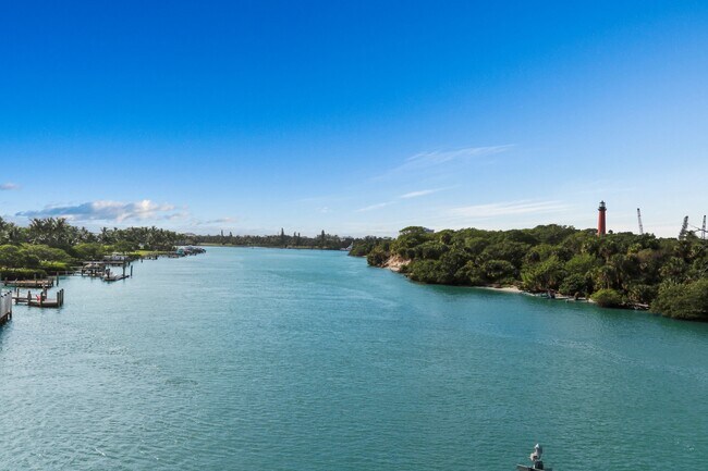 Building Photo - 225 Beach Rd