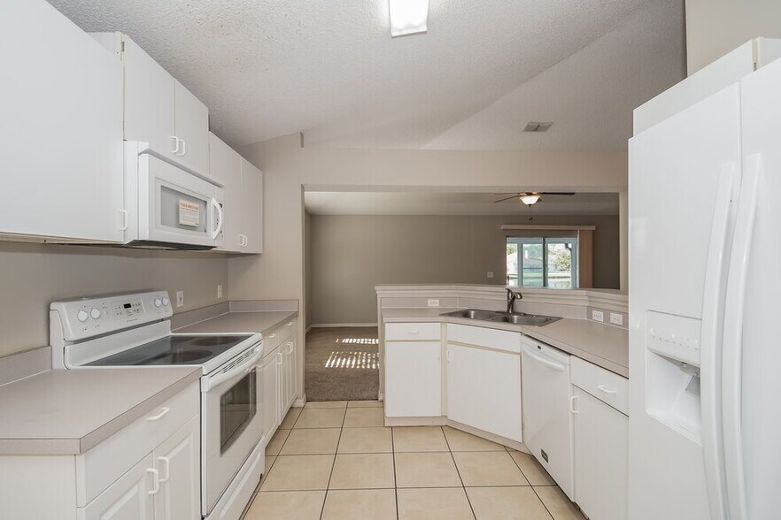 Building Photo - 2628 Cobblestone Forest Cir E