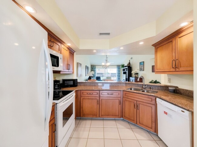 Building Photo - Peaceful pond 2BR/2BA condo in Naples, FL