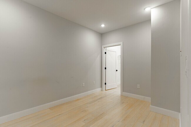 Building Photo - 196 Green St