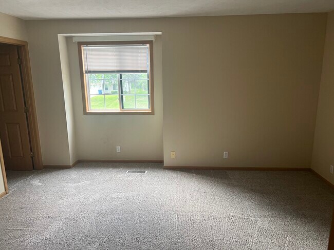 Building Photo - 11913 7 Pine Dr